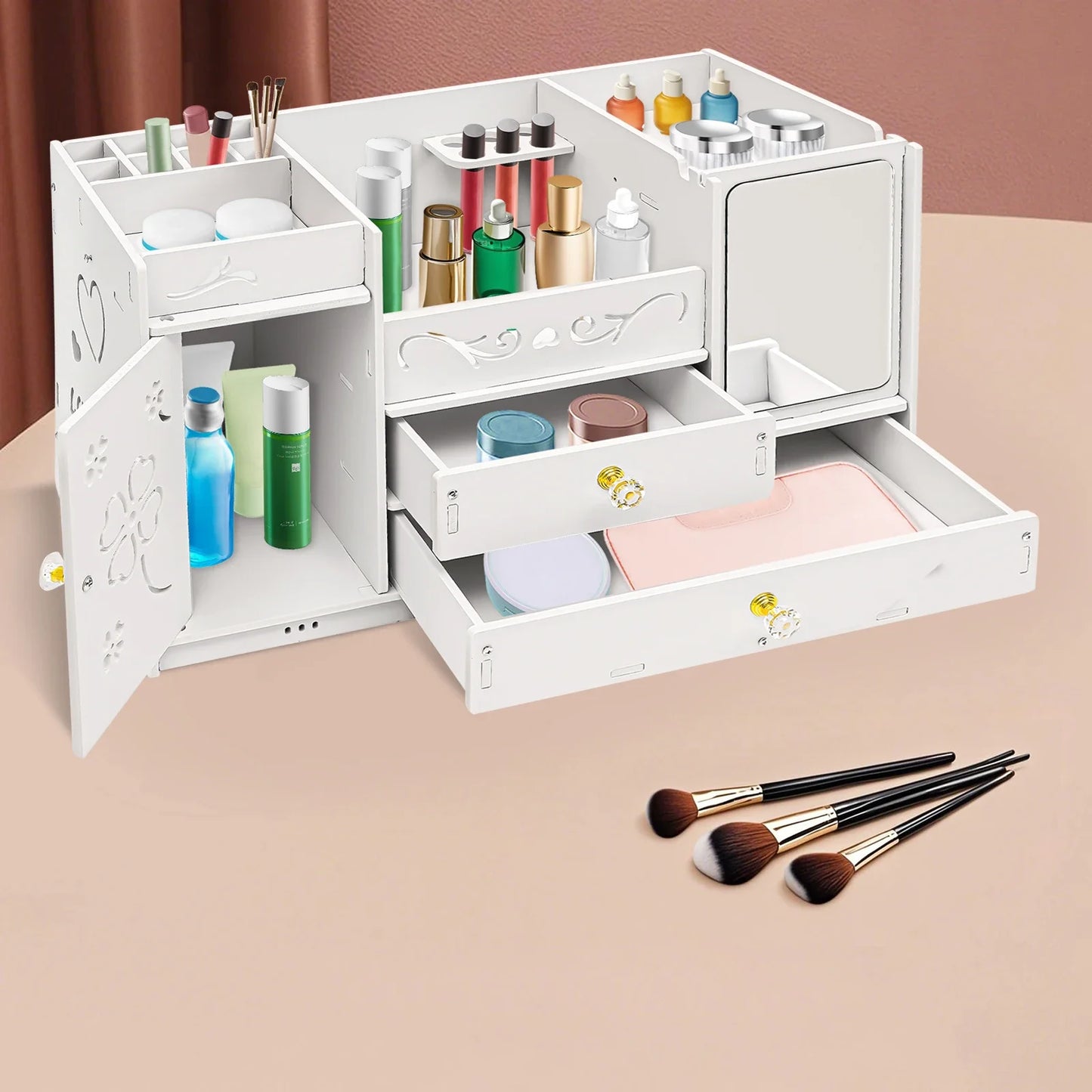 Polica organizer za sminku i kozmetiku.