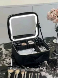 Kofer za sminku sa led ogledalom promo cena 2499 din !!!